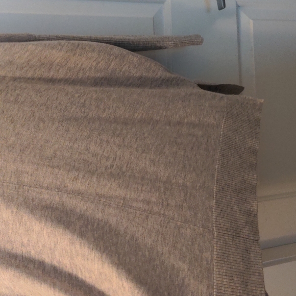 RW &Co oversize v neck sweater in heather grey - Picture 3 of 4